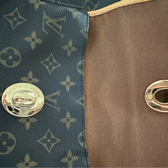 Louis Vuitton Monogram Shoulder Bag - Picture 7 of 9